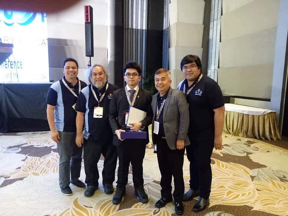 Biochem alumnus, faculty win awards in int’l conference