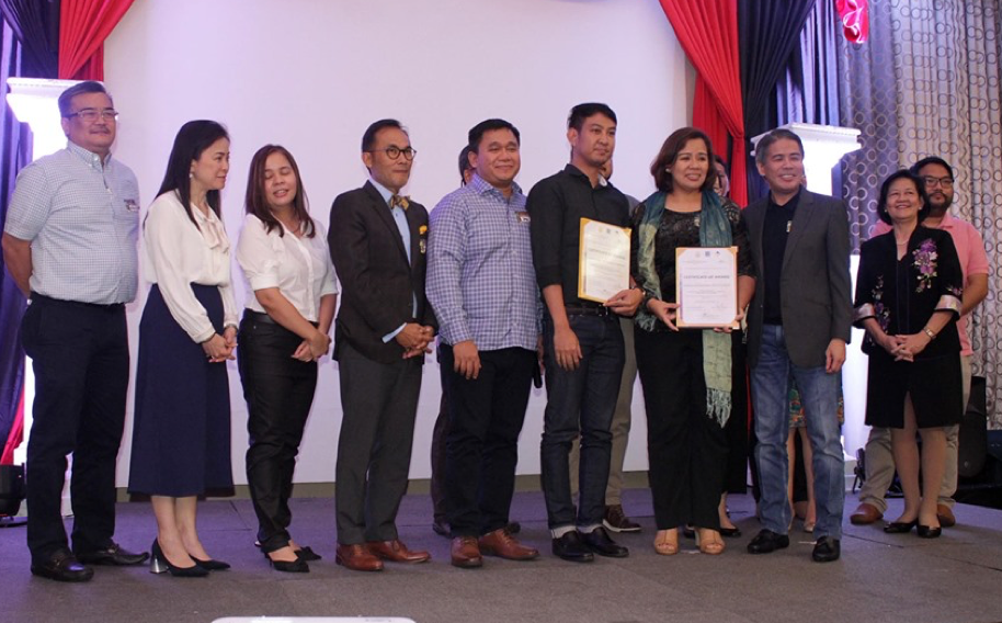 Iñigo-Chua, Daoana receive UST-Amb. Antonio L. Cabangon Chua research awards