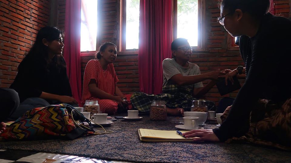 The one-month residency brought three Indonesian artists and one international artist to West Sulawesi to experience and study the culture, practices, ecological and political issues of the coastal people and areas.