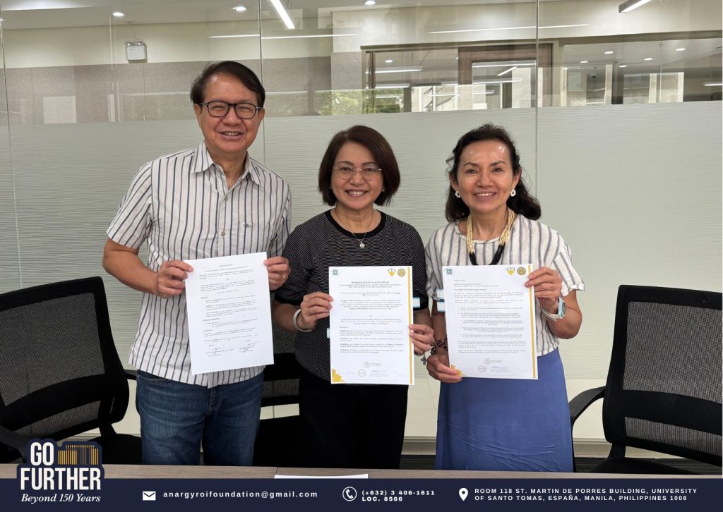 Drs. Noel Martin Bautista and Jocelyn Yatco-Bautista pose for a souvenir photo with Anargyroi: FMS Foundation, Inc. Executive Director Assoc. Prof. Anna Maria Gloria S. Ward